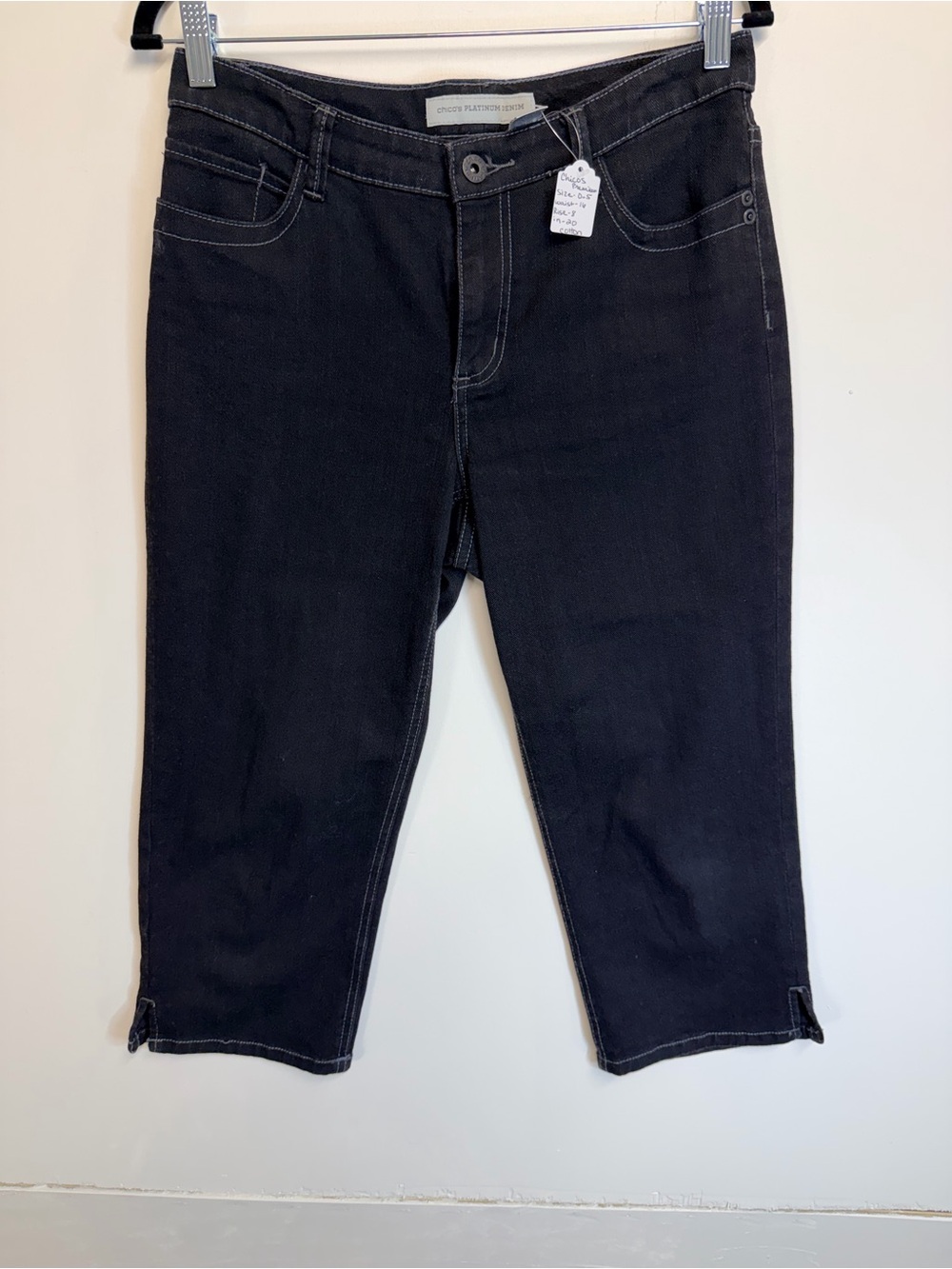 W154 Chico's Black Platinum Denim Cropped Pants with Contrast Stitching